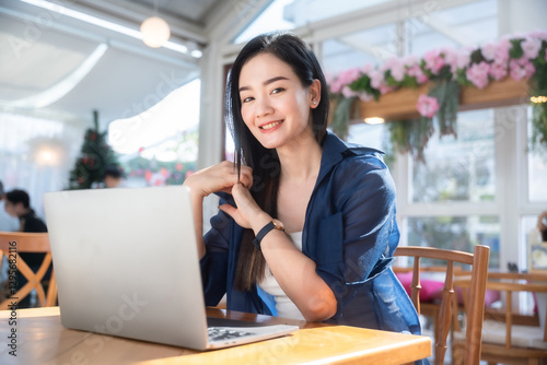 Obraz na płótnie Asian freelance people business female talking making using casual working with laptop computer and coffee at home in the living room indoors artificial rose bouquet of red and pink roses rose vase w salonie