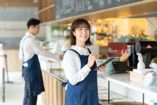 Fotografía カフェで働く店員