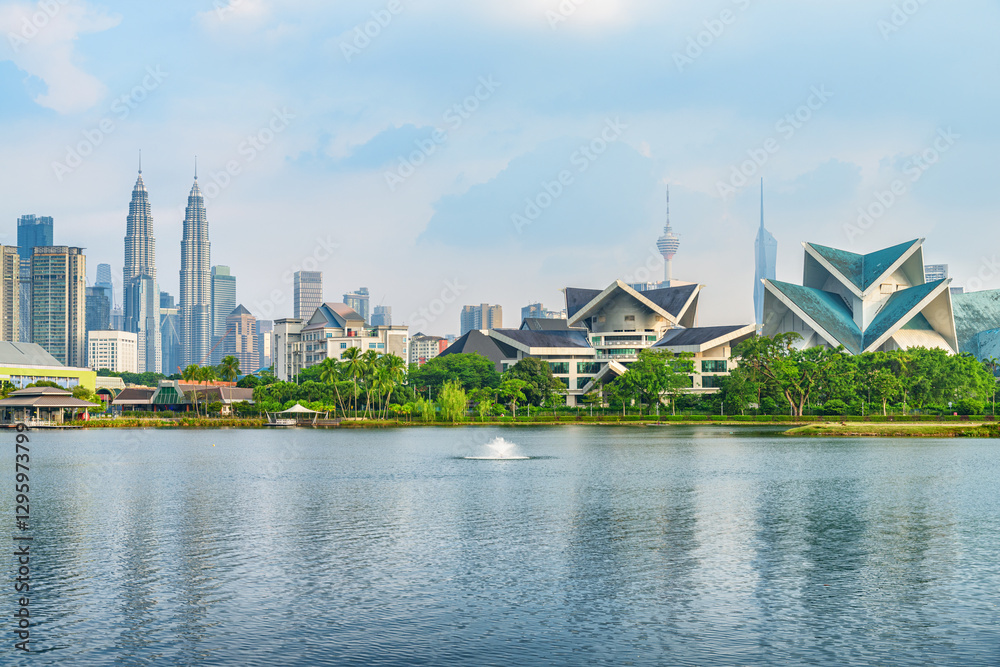 Naklejka premium Awesome Kuala Lumpur skyline. Scenic lake and fountains