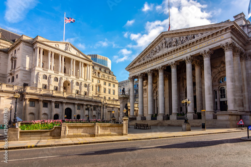 Obraz na płótnie Royal Exchange and Bank of England buildings in City of London, UK w salonie