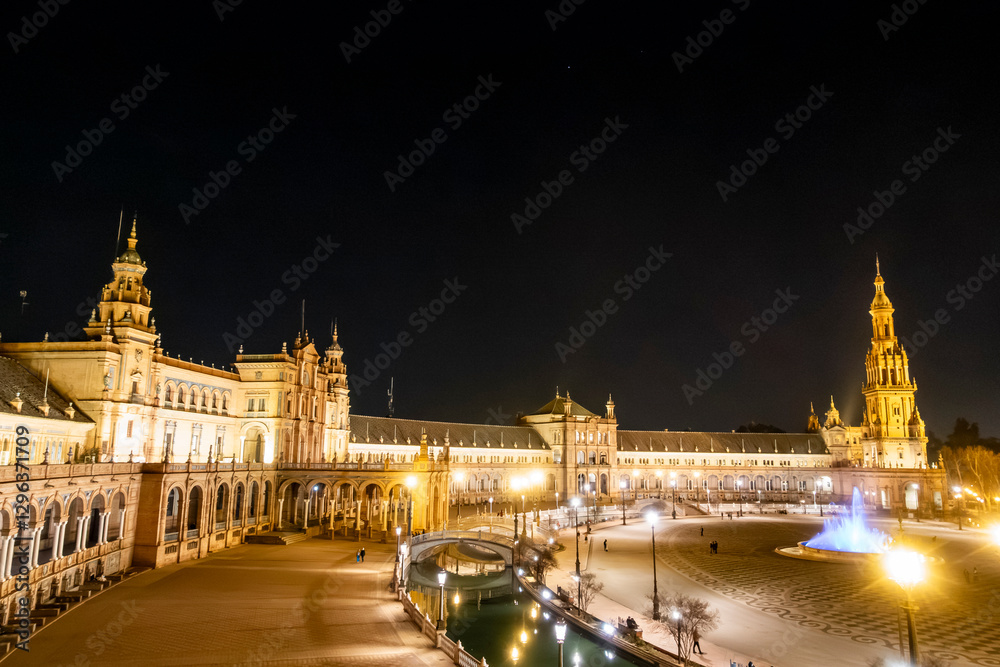 Fototapeta premium Night view of Plaza de España in Seville, Andalusia, Spain.