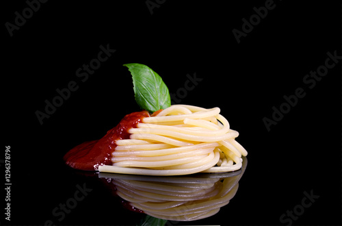 food pasta spaghetti tomato nudeln