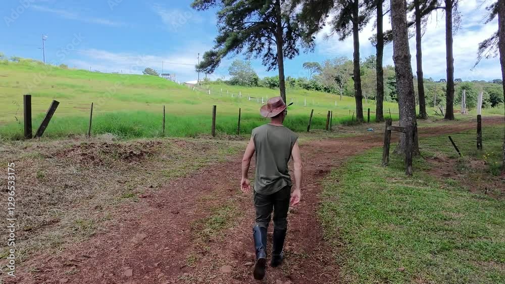 homem vaqueiro em meio a natureza homem vaqueiro em meio a natureza
