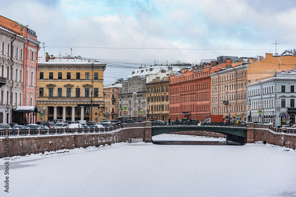 Obraz premium City streets of historical center after snowfall. Saint Petersburg.