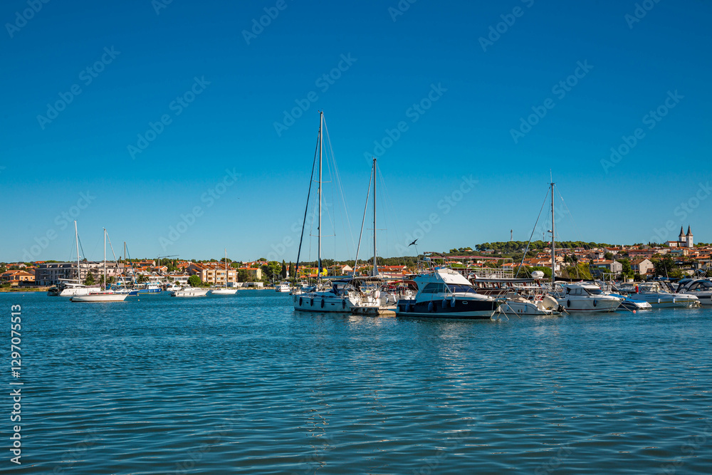 Der Hafen im malerischen Ort Medulin in Kroatien Der Hafen im malerischen Ort Medulin in Kroatien
