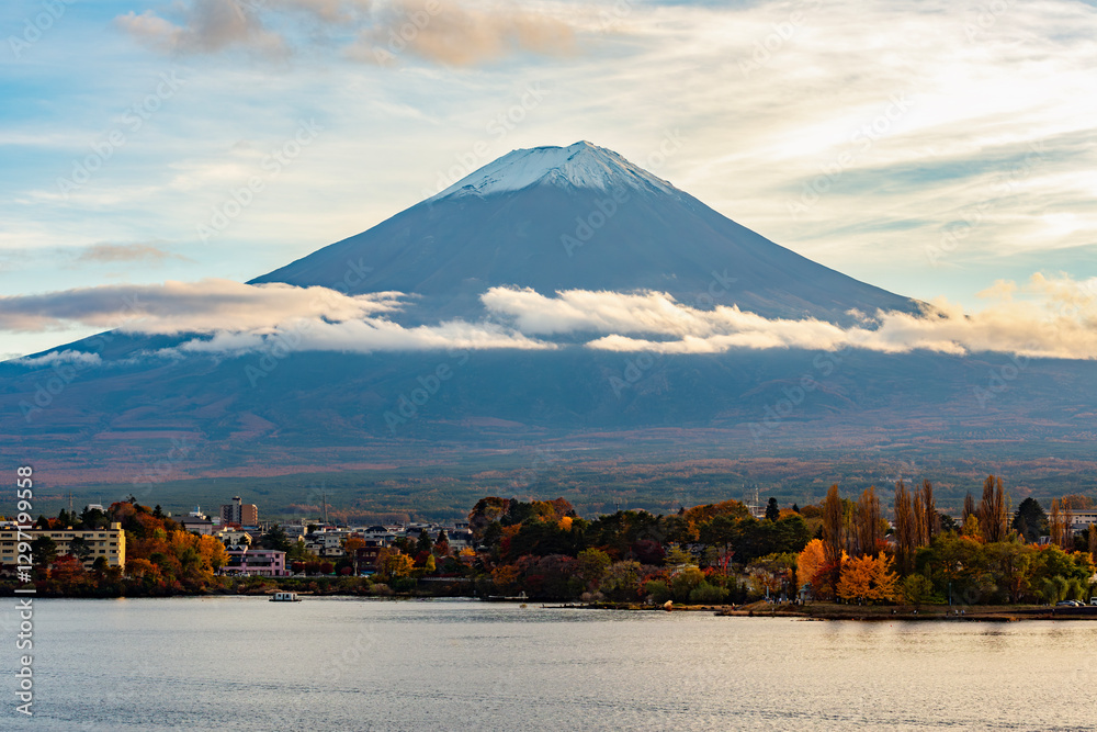 Sunset at lake Kawaguchi with mount Fuji, Fujikawaguchiko, Japan