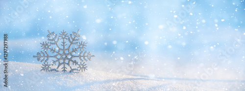 Obraz na płótnie Christmas winter background, banner - view of decorative snowflake in sparkling snow, copy space for text w salonie