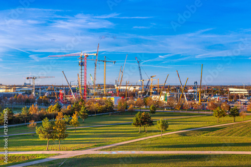 Obraz na płótnie Autumn cityscape - view of the Munich district of Messestadt Riem with Riemer Park, Munich, Bavaria, Germany w salonie
