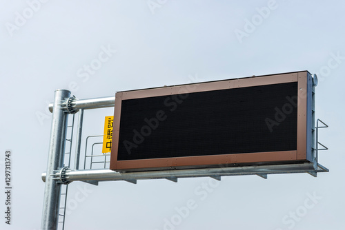 Obraz na płótnie 国道23号 名豊道路 蒲郡バイパスの稼働前の電光掲示板 w salonie