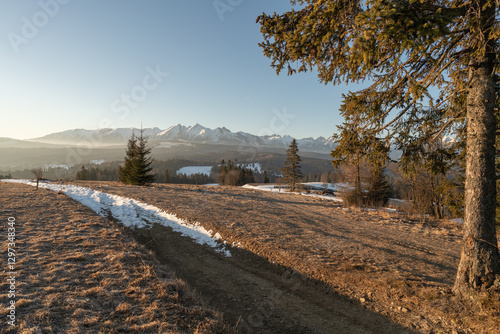 Obraz na płótnie Widok na Tatry Bielskie z przełęczy nad Łapszanką w salonie