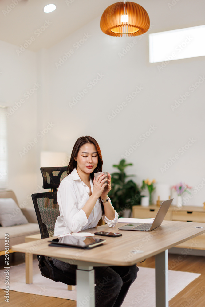 Asian female hand holding coffee cup with laptop financial management and checking planning and online at home office
Asian female hand holding coffee cup with laptop financial management and checking planning and online at home office