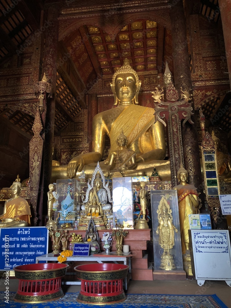 Obraz premium Wat Phra That Lampang Luang – Ancient Lanna Temple in Northern Thailand