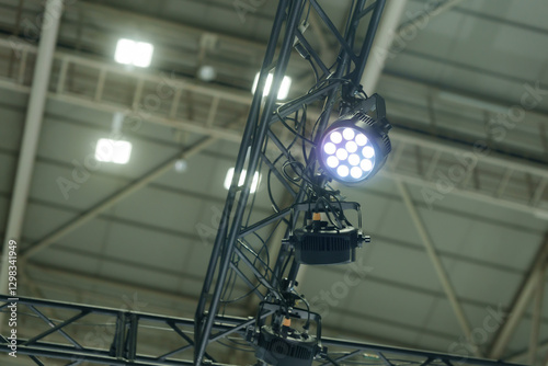 スポットライト　照明