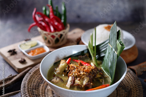 Photo selected focus gulai sapi is beef curry typically traditional food from surakarta_3