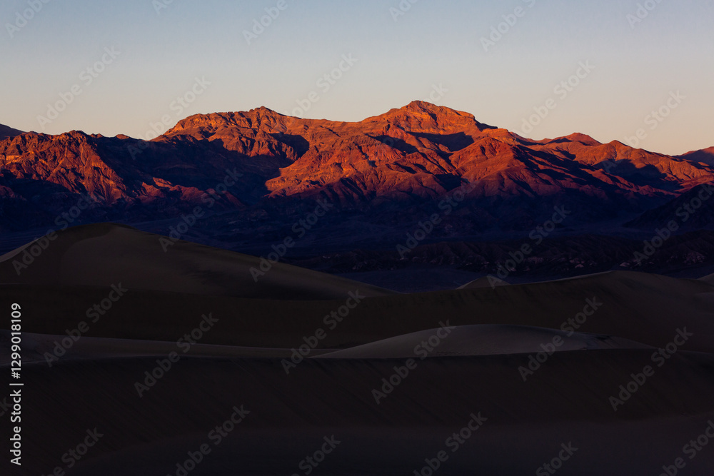 Naklejka premium The last sunlight on mountains in Death Valley, California.