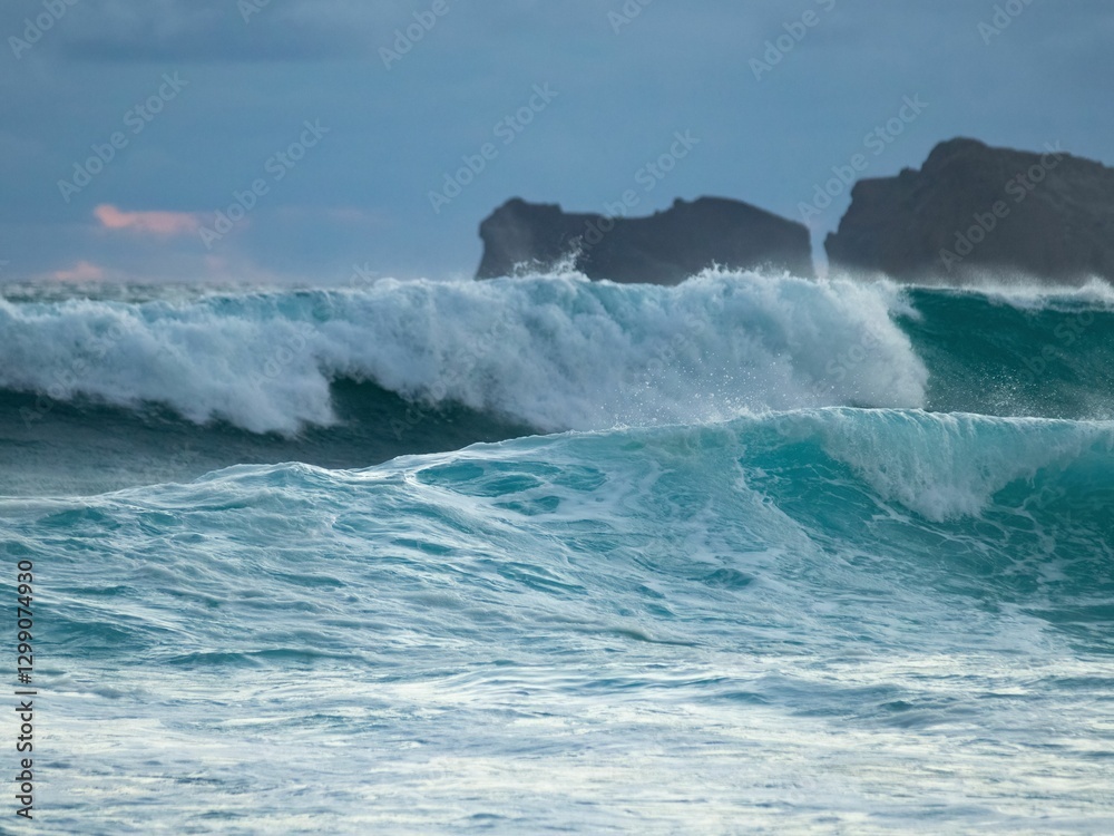 Naklejka premium Massive Ocean Waves at Pyramid Rock Kaneohe Bay Hawaii