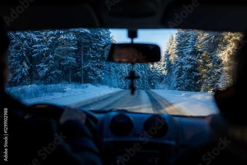 Obraz na płótnie A view from inside a car through the windshield of a snowy Russian highway. w salonie