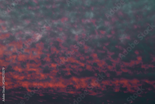 Obraz na płótnie Serene Sunrise Sky with Vibrant Orange and Soft Blue Hues w salonie
