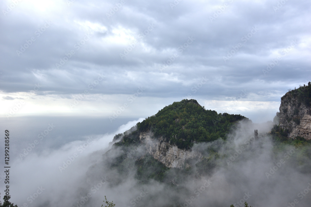 Obraz premium Path of the Gods or Sentiero Degli Dei over the clouds, Agerola, Kampania, Neapol, Italy