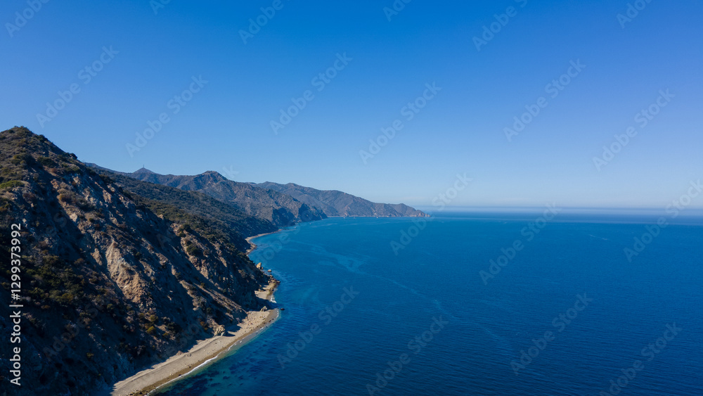 Explore stunning photos of Hamilton Cove, Catalina Island, featuring scenic coastlines, turquoise waters, and beautiful Mediterranean-style villas. Explore stunning photos of Hamilton Cove, Catalina Island, featuring scenic coastlines, turquoise waters, and beautiful Mediterranean-style villas.