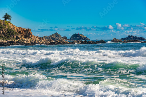 Fototapeta Naklejka Na Ścianę i Meble -  Waves on the coastline of Quintay in the Valparaiso Region, Chile