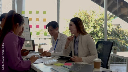 a group of businessmen are presenting their investment plans in a conference room, these businessmen are brainstorming to find ways to increase profits for their companies