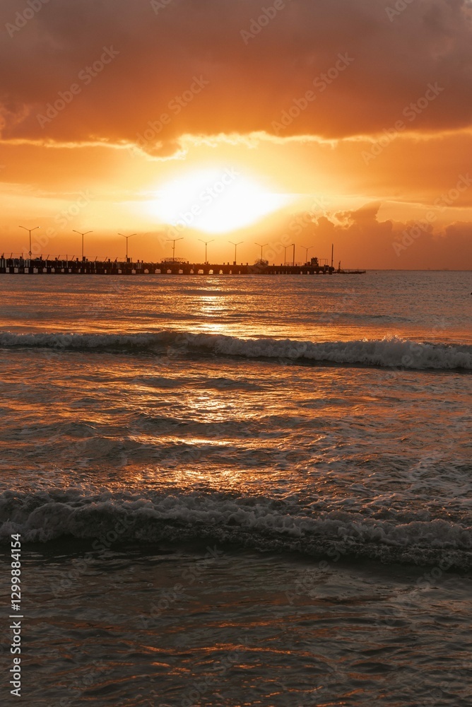 Naklejka premium sunset over the sea