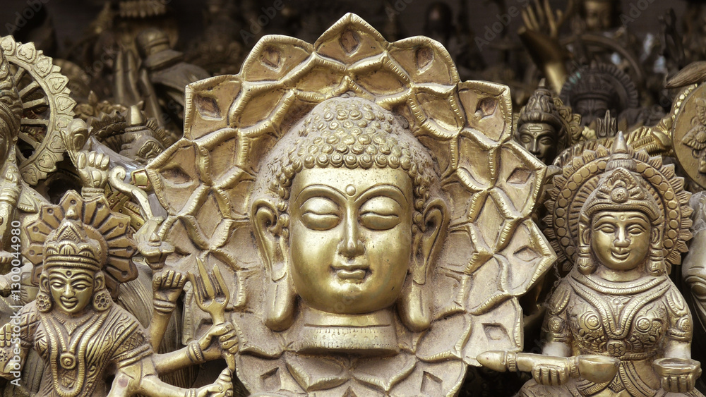 Obraz premium Closeup of statue of Buddha displayed in an antique shop