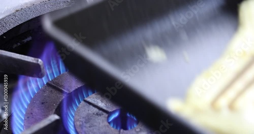 だし巻き卵を焼く（1/2）