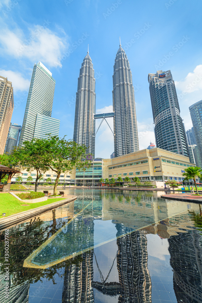 Fototapeta premium View of the Petronas Towers at Kuala Lumpur City Center