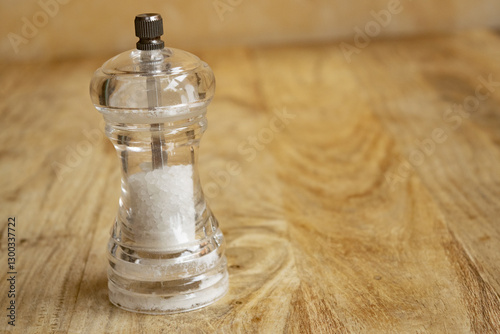Cuadro en lienzo little glass salt shaker