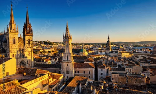 Panoramic View of Historic European City Center in 4K – Charming Old Town, Cobblestone Streets & Classic Architecture