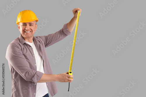 Male construction worker wi...