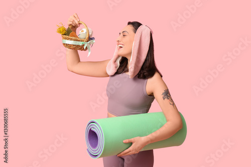 Happy female fitness coach ...
