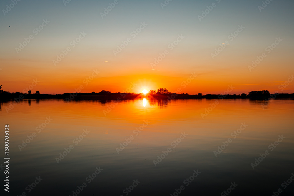 Naklejka premium Sunset over lake