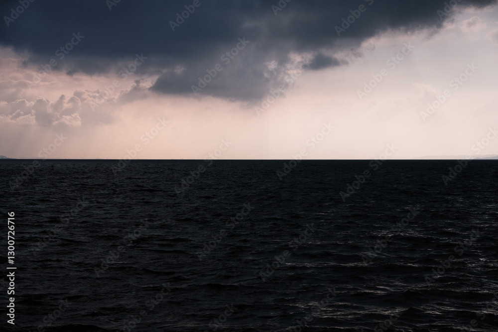 Obraz premium 湖の水平線