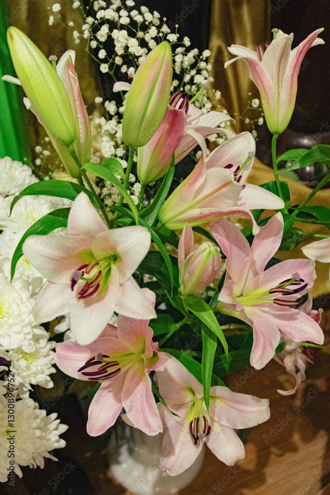 Obraz premium Roses – Elegant and romantic flowers symbolizing love and passion. Lilies – Graceful blooms known for their delicate fragrance and beauty.
