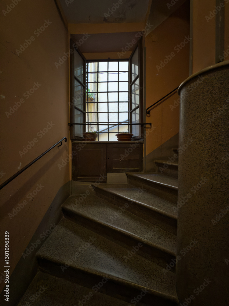 Obraz premium Staircase in a historic tenement house in the center of the old town. Rome, Italy.