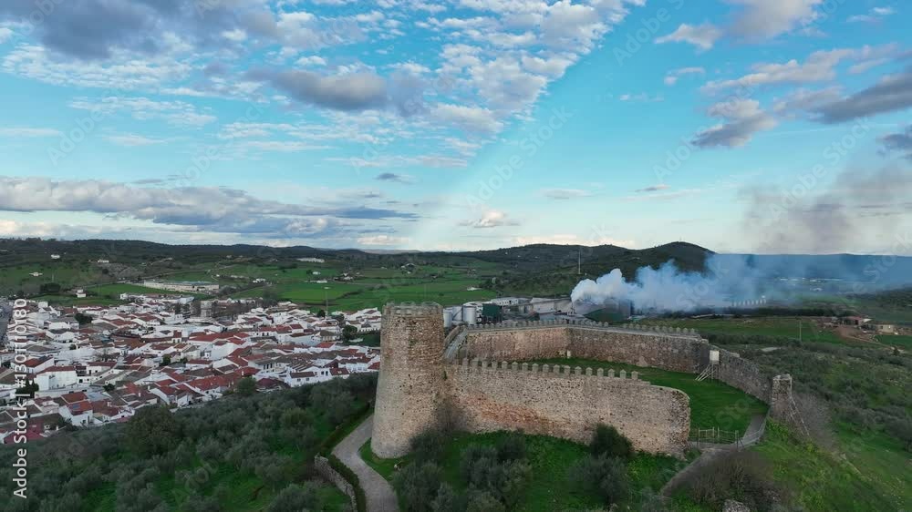Castillo de Alanís en la provincia de Sevilla, Andalucía