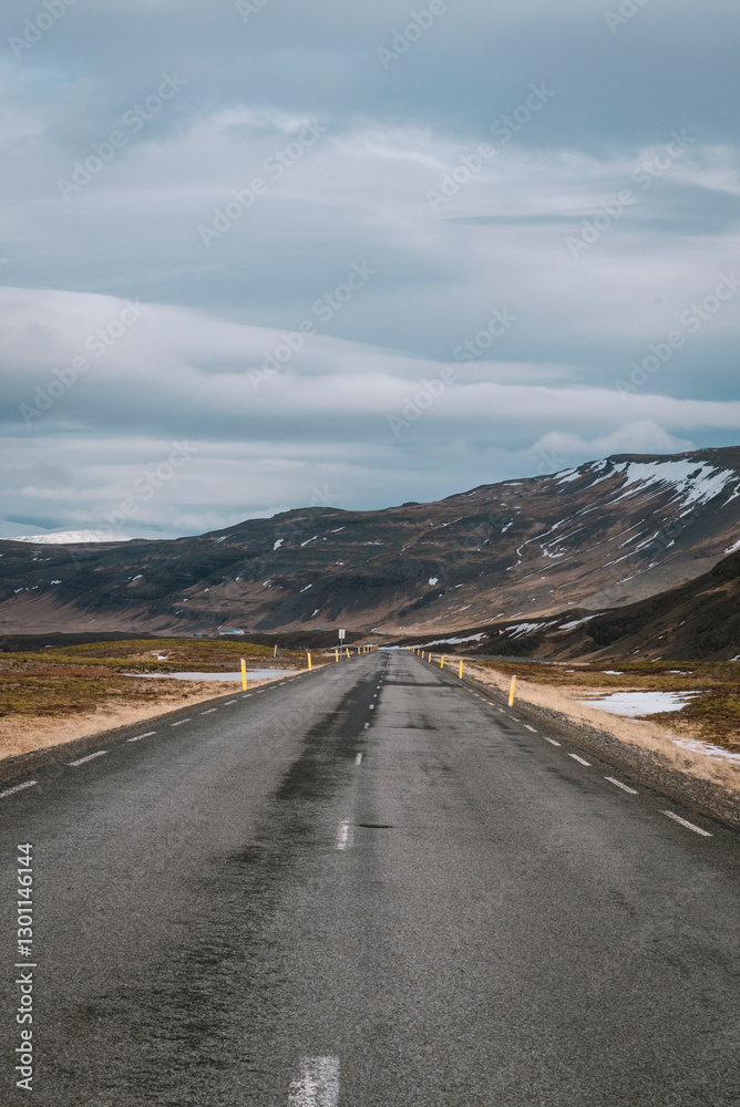 Naklejka premium auf ins Abenteuer in Island
