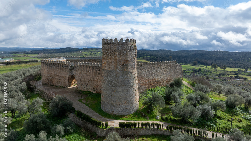 Castillo de Alanís en la provincia de Sevilla, España Castillo de Alanís en la provincia de Sevilla, España