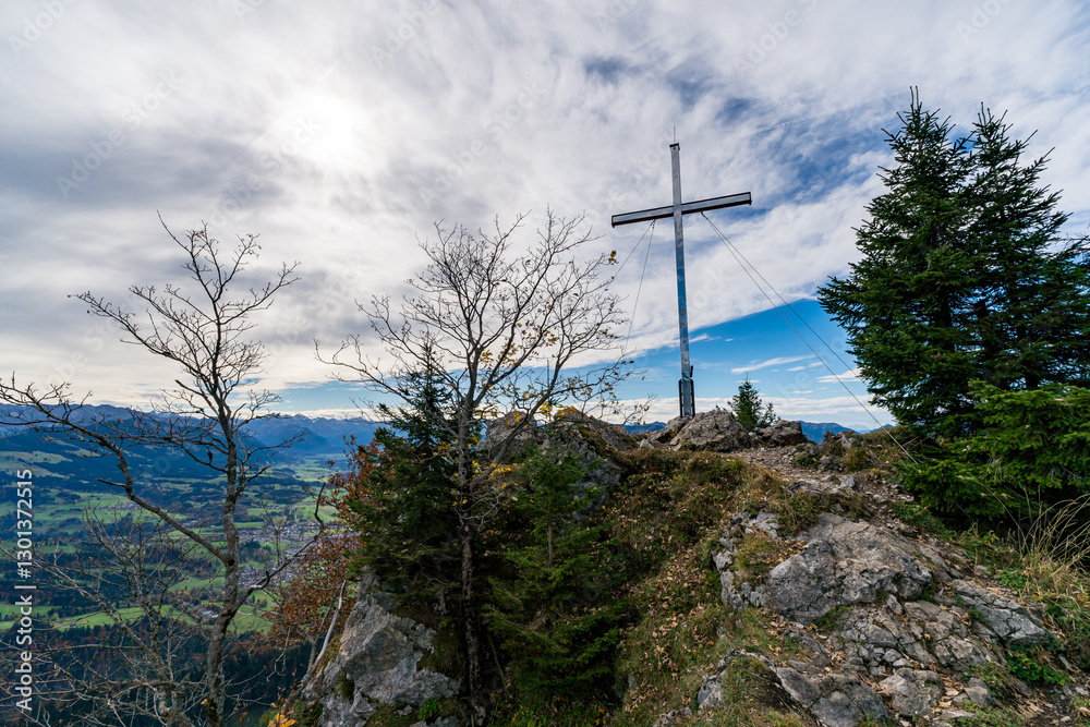 Obraz premium Burgberger Hoernle mountain summit cross overlooking breathtaking allgau alps