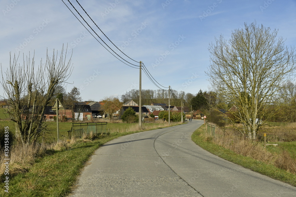 Fototapeta premium Route de campagne ,entre champs et hameaux à Hellebecq (Silly)
