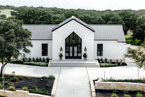 Photo Modern Farmhouse Exte...