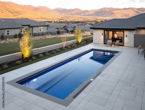 Photo Modern Home Backyard ...