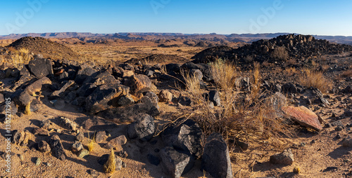 Foto The view at Swart Rante intrusive dyke complex of volcanic rock,  at Augrabies Falls National Park, Northern Cape