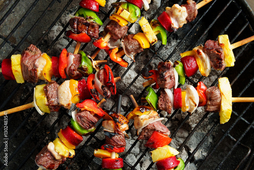 Brochetas de carne y verduras 
