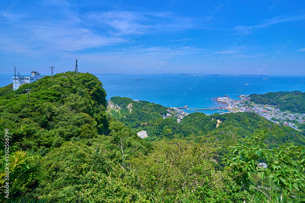 Fototapeta premium 千葉県富津市の鋸山 十州一覧台(展望台)から西側の眺望