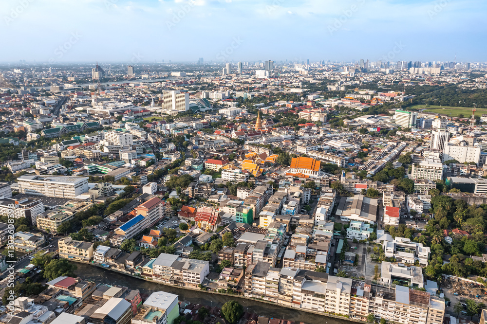 Obraz premium A view from above provides a stunning look at the urban landscape of Bangkok.