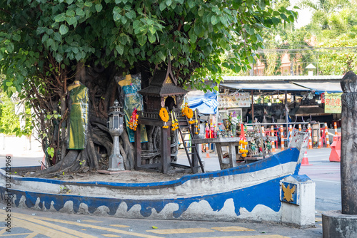 Fototapeta Naklejka Na Ścianę i Meble -  THAILAND PATTAYA NAKLUA SHRINE BOAT